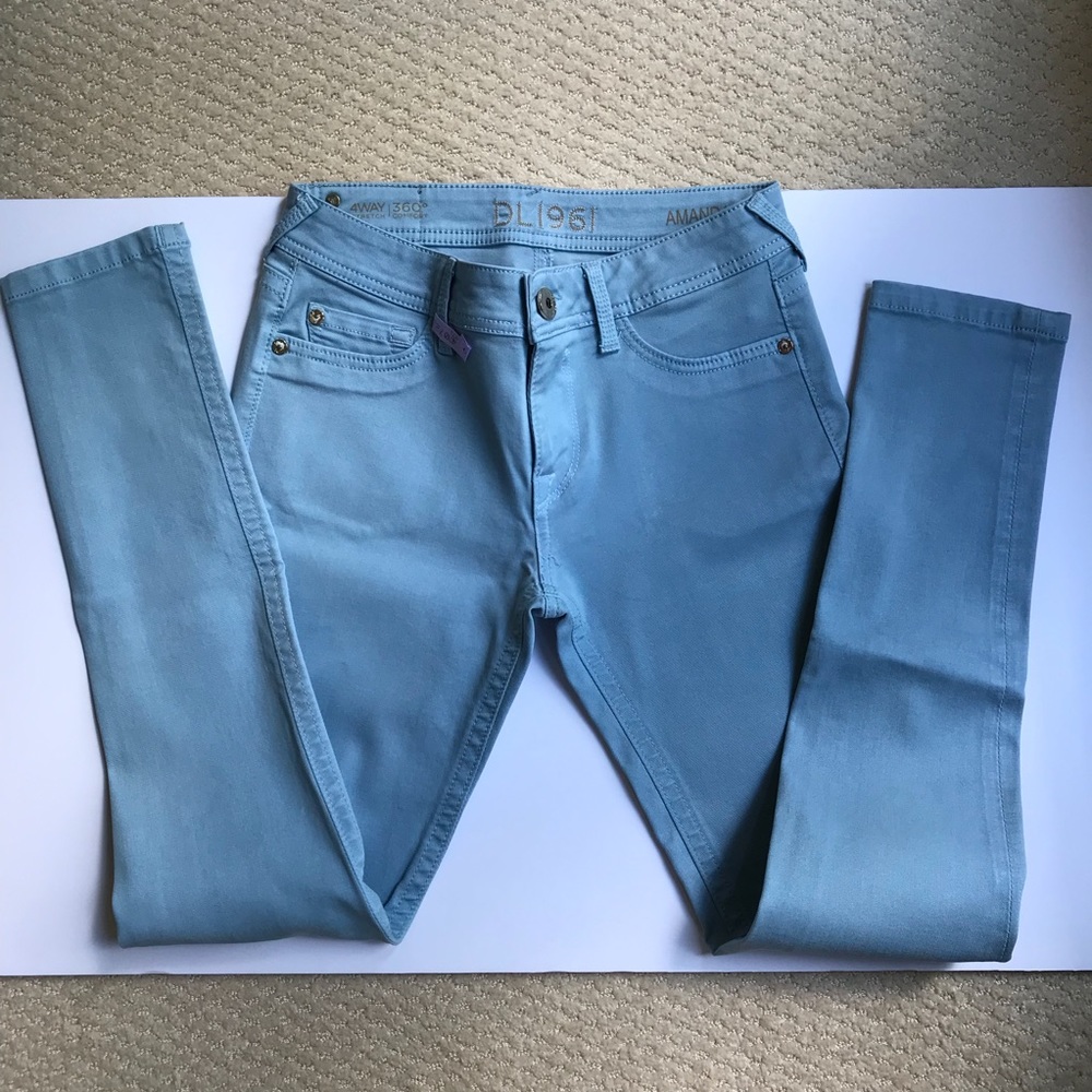 DL1961 powder blue Amanda skinny jeans in sz 27